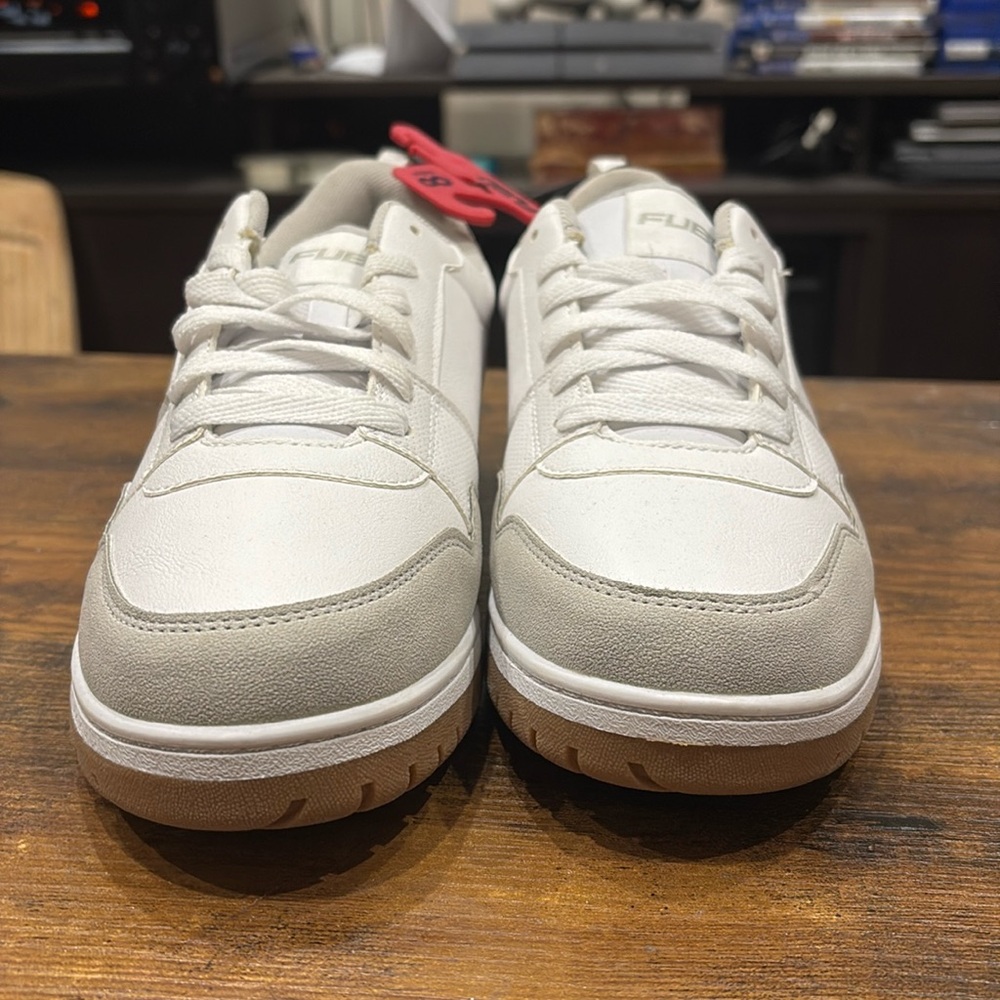 Men’s fubu sneakerss size 8 1-2. NWT